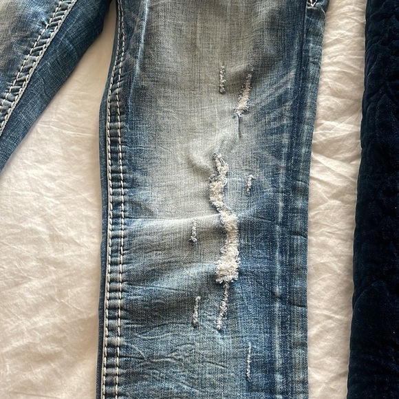 Rock Revival jeans, size 28, stretchy, faded with tears, in perfect condition! - Picture 2 of 8